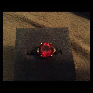Ladies garnet ring with diamonds nib